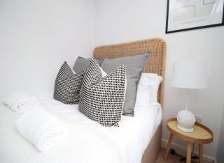 Alicia's House - Parking - WIFI - Newport - 2
