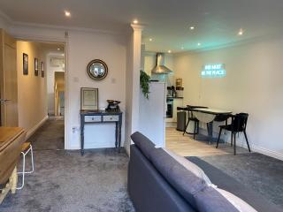 Central 3 Bed Town House - 8mins walk to beach WIFI - Bournemouth - 0