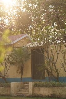 Alaya Stays Nehamrit Courtyard Villa Pet friendly Villa with Outdoor Bathtub - Murbād - 4