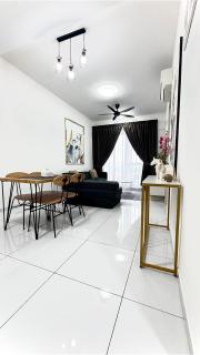 Sky Trees Bukit Indah AEON 2BED 5pax netflix Aircond - Johor Bahru - 6
