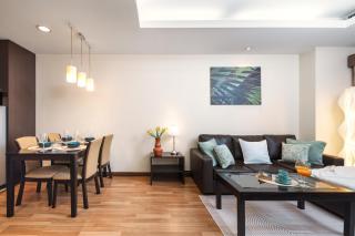 Verdant Vista King Suite near BTS with Modern Amenities - 2