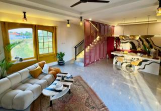 NEW! Escapades Mansion - 4BR in Seseh - - 9