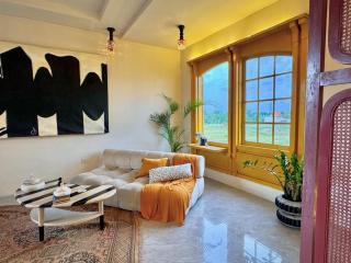 NEW! Escapades Mansion - 4BR in Seseh - - 6