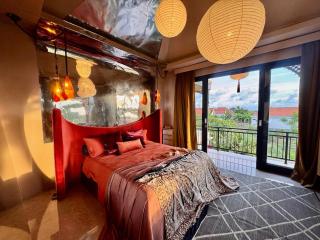 NEW! Escapades Mansion - 4BR in Seseh - - 5