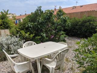 T2 Climatisé, 2 Cours, Proche Plage, Parking Privé, 5 Pers., Animaux Acceptés - FR-1-797-58 - 0