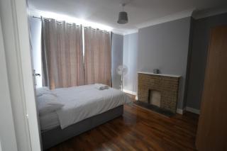 Westwick Gardens Retreat - 4 Bedroom House - Hounslow - 2
