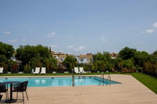 NEW! Luxury 3BR apartment with POOL & FREE parking - Tomares - 2