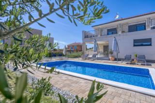Villa Klementina with Pool and Whirlpool - Krnica - 9