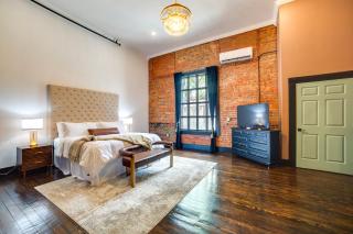 Heart of Downtown Marshall Boutique Studio Stay! - Marshall - 0