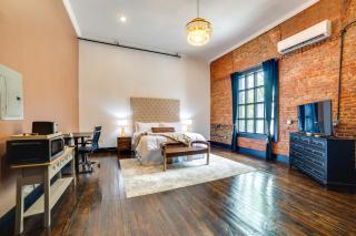 Heart of Downtown Marshall Boutique Studio Stay! - Marshall - 7