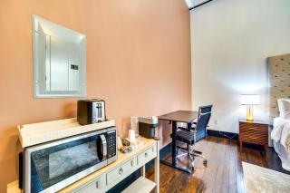 Heart of Downtown Marshall Boutique Studio Stay! - Marshall - 6