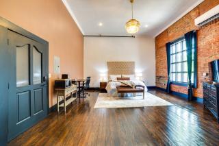 Heart of Downtown Marshall Boutique Studio Stay! - Marshall - 2