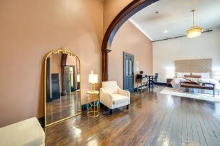 Heart of Downtown Marshall Boutique Studio Stay! - Marshall - 3