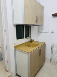 غرفه صغيره ب حمام - 1