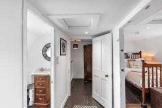 Three Bedroom Townhouse by Primal Estates Short Lets in Brighton - Brighton & Hove - 2