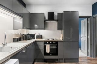 3 Bedroom Apartment by Primal Estates Short Lets - Brighton & Hove - 9