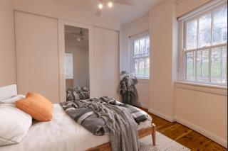 Stylish Coastal Escape with Fireplace & Natural Light - Sidney - 3
