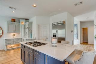 Luxe Gulf Breeze Home with Patios - 4 Mi to Beaches! - Gulf Breeze - 2