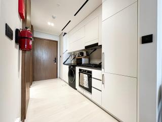 Peaceful Studio Stay Canal Views Poolside Comfort - 1