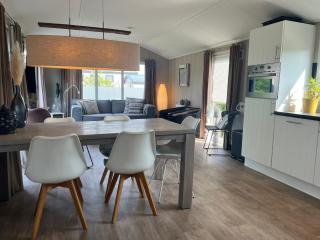 Sfeervol chalet op familiepark in Oostkapelle vlakbij strand - Oostkapelle - 1