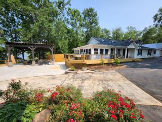 Lake Greenwood Lodge Main House and guesthouse - - 4