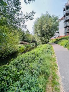 Stunning Riverside Home - Canterbury - 9