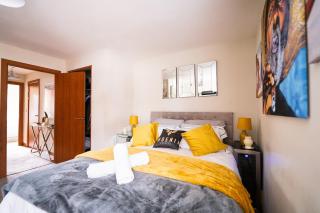 Stunning Riverside Home - Canterbury - 8