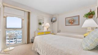 Residence 710 At The Gardens Plaza - 4