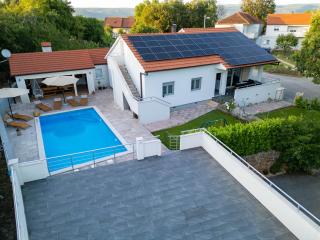 Holiday Home Lucija - Zmijavci - 8