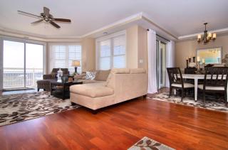 Residence 810 At The Grand - 8