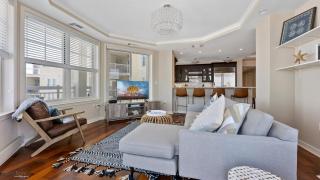 Residence 902 At The Grand - 3