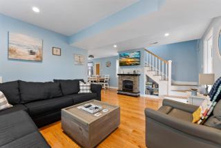 Newly Renovated 4 Bedroom Home Only 2 Blocks From The Beach! - Wildwood - 0