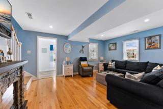 Newly Renovated 4 Bedroom Home Only 2 Blocks From The Beach! - Wildwood - 5