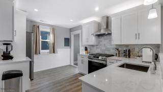 Newly Renovated 3 Bedroom With High-End Finishes Only 2 Blocks From The Beach! - Wildwood - 7