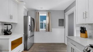 Newly Renovated 3 Bedroom With High-End Finishes Only 2 Blocks From The Beach! - Wildwood - 4