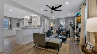 Newly Renovated 3 Bedroom With High-End Finishes Only 2 Blocks From The Beach! - Wildwood - 1