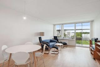 Bright and Inviting Apartment with Garden View in Viby - - 0