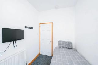 5 Bedroom House For Corporate Stays in Kettering - Kettering - 2