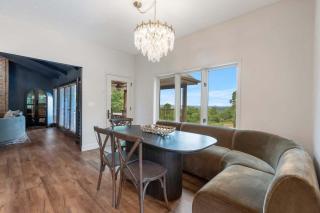 Rolling Hills Family Home - 1