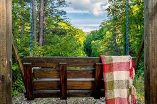 3BR2 Bath Sleeps 12 in Pigeon Forge! Hot tub, pool, games, privacy! - 5