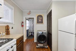 1 Bedroom Apartment With A Private Yard And Beach Access - 2