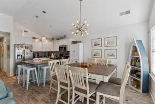 Vibrant 3 Bedroom Condo With A Bbq Grill Outdoor Shower - Wildwood - 1