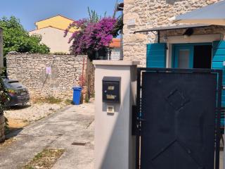 Akvamarin Stone House - Medulin - 9