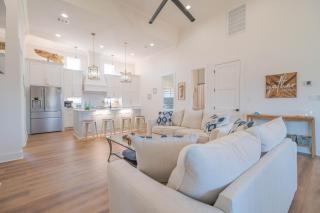 4BR Beach Haven - Deck, Gourmet Kitchen, Tiki Bar Fun - Crystal Beach - 8