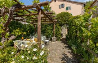 Lovely Home In Località Cocolaio Of San - Cocciglia - 0