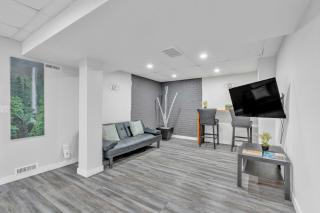 Luxury Basement Suite in Top Prime Location - Winnipeg - 0