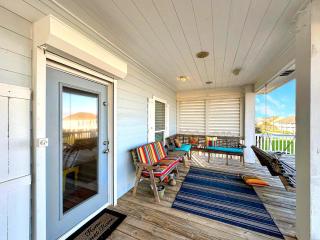 4BR Gulf Views - Ocean-View Deck, Games, Gated Privacy & Sleeps 12 - Port Bolivar - 2