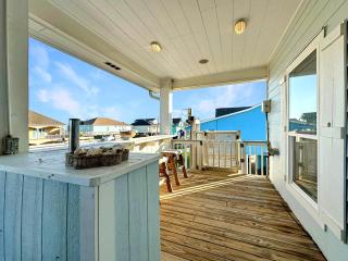 4BR Gulf Views - Ocean-View Deck, Games, Gated Privacy & Sleeps 12 - Port Bolivar - 1