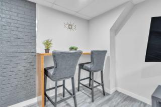 Luxury Basement Suite in Top Prime Location - Winnipeg - 6