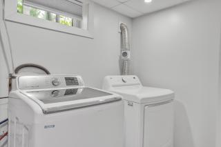 Luxury Basement Suite in Top Prime Location - Winnipeg - 5